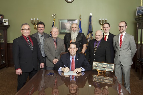 http://legis.wisconsin.gov/eupdates/asm67/Bill%20Signing%2020416%2012.jpg