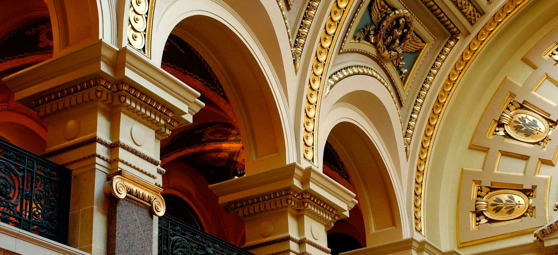 Picture of the ceiling decoration in the Wisconsin State Capitol