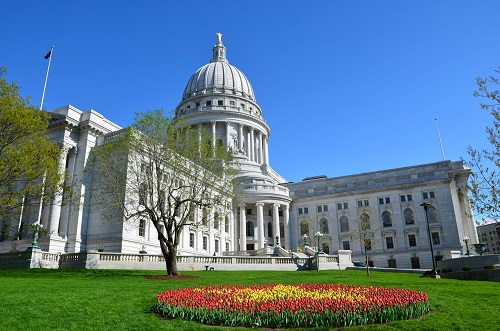 Wisconsin_State_Capitol_(resize).jpg