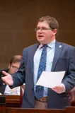 Sen. Spreitzer speaks on the Senate floor during debate on a legislative proposal.