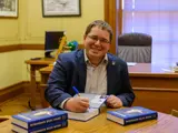 Sen. Spreitzer signs a Wisconsin Blue Book for a constituent. 