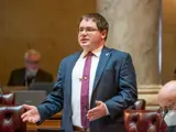 Sen. Spreitzer speaks on the Senate floor about a legislative proposal. 
