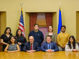 Sen. Spreitzer meets with students from Beloit College.